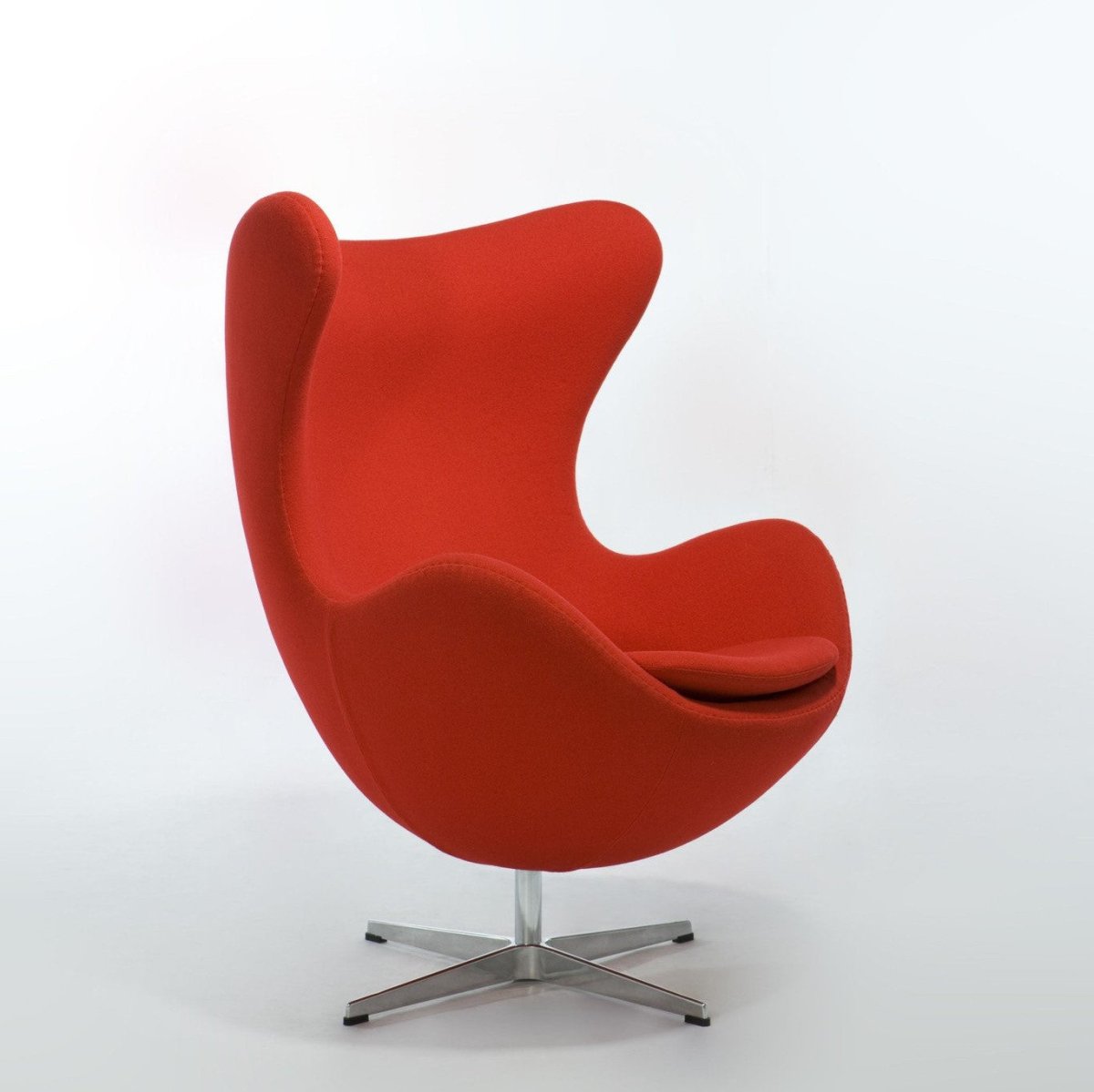 Arne Jacobsen Egg Chair with Injection Moulding Foam and Steel