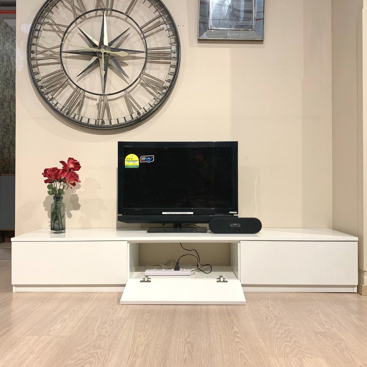 Custom Minimalist Design 1.5to 2m TV Console with Storage -T2 picket and rail